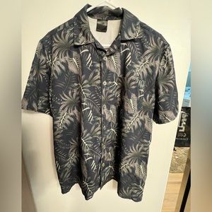 Chillin Dylan Foral Shirt Sz Small